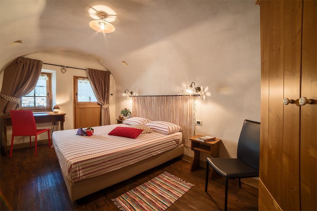 Ostello Del Castello Tirano Szoba fotó