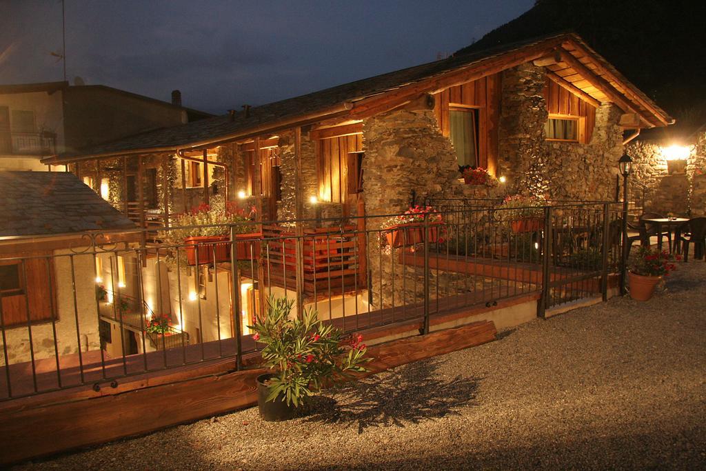 Ostello Del Castello Tirano Kültér fotó