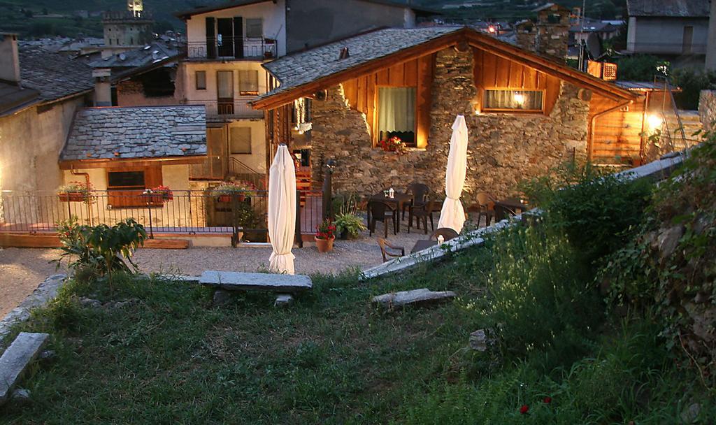 Ostello Del Castello Tirano Kültér fotó