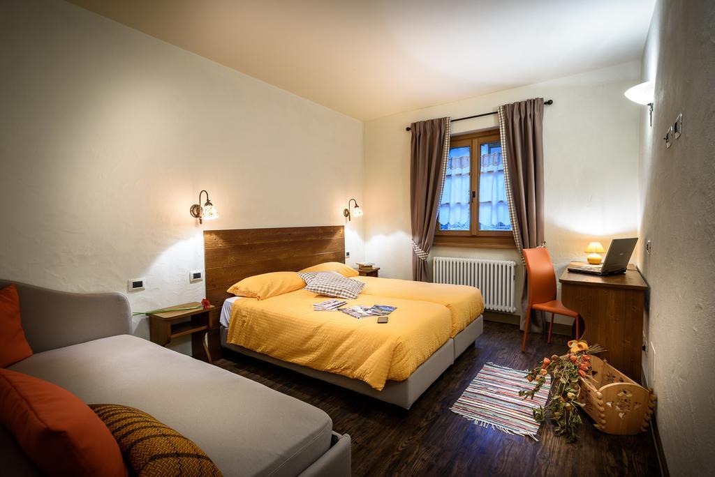 Ostello Del Castello Tirano Szoba fotó