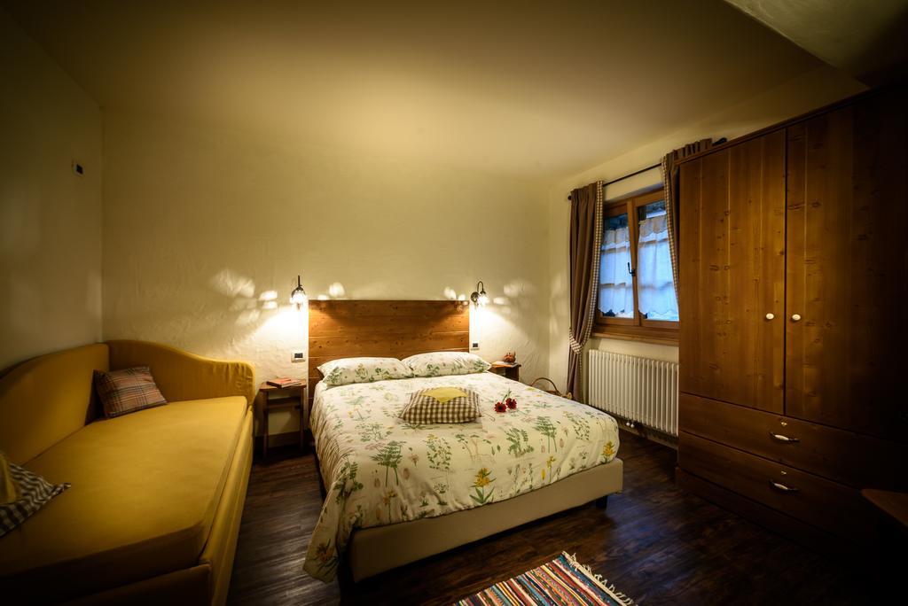 Ostello Del Castello Tirano Szoba fotó