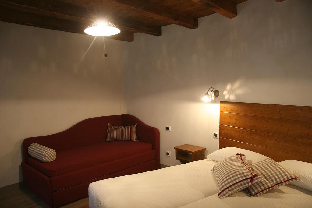 Ostello Del Castello Tirano Szoba fotó