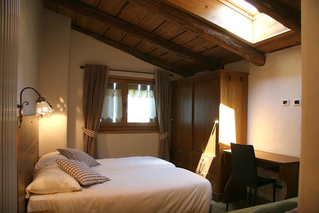 Ostello Del Castello Tirano Szoba fotó