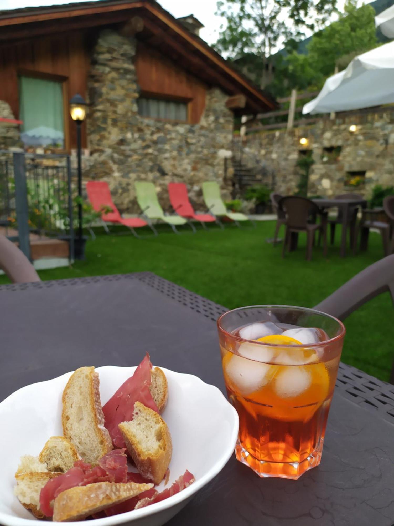 Ostello Del Castello Tirano Kültér fotó