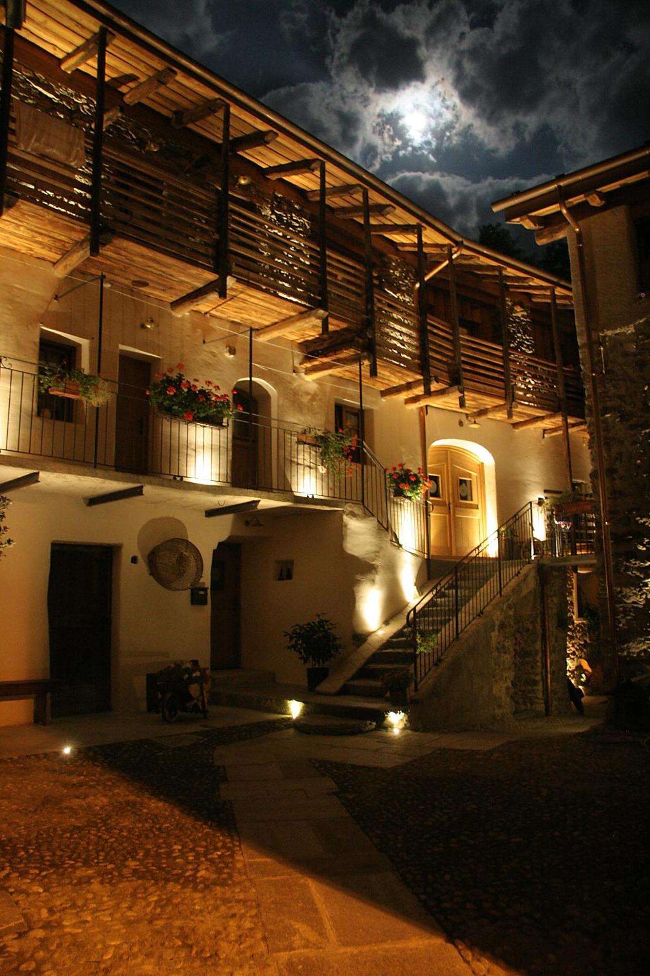 Ostello Del Castello Tirano Kültér fotó
