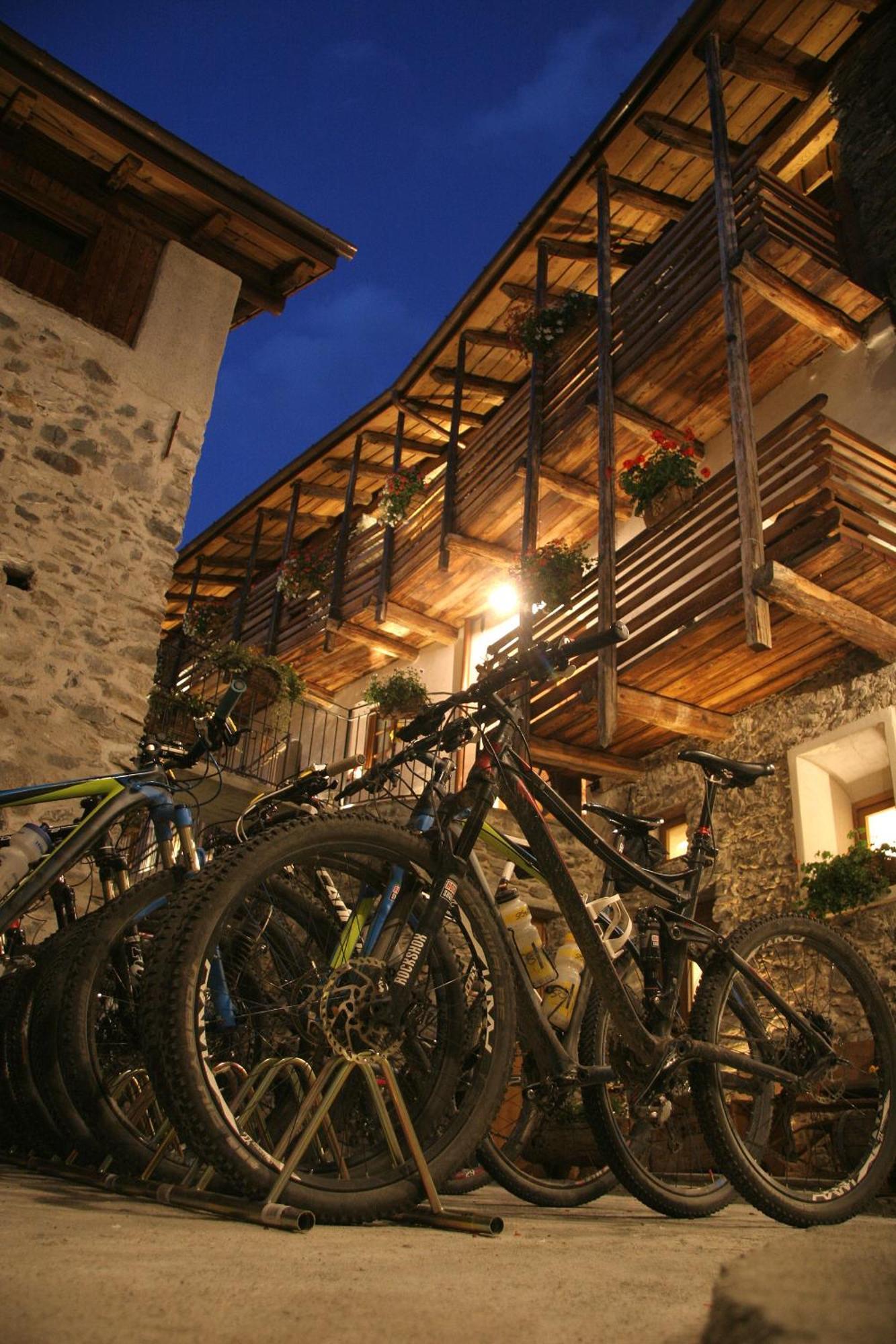 Ostello Del Castello Tirano Kültér fotó