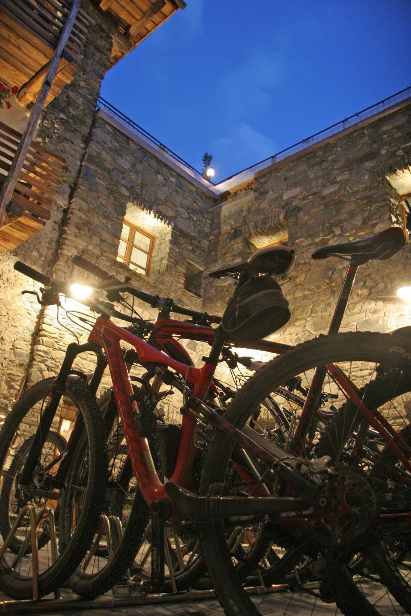 Ostello Del Castello Tirano Kültér fotó