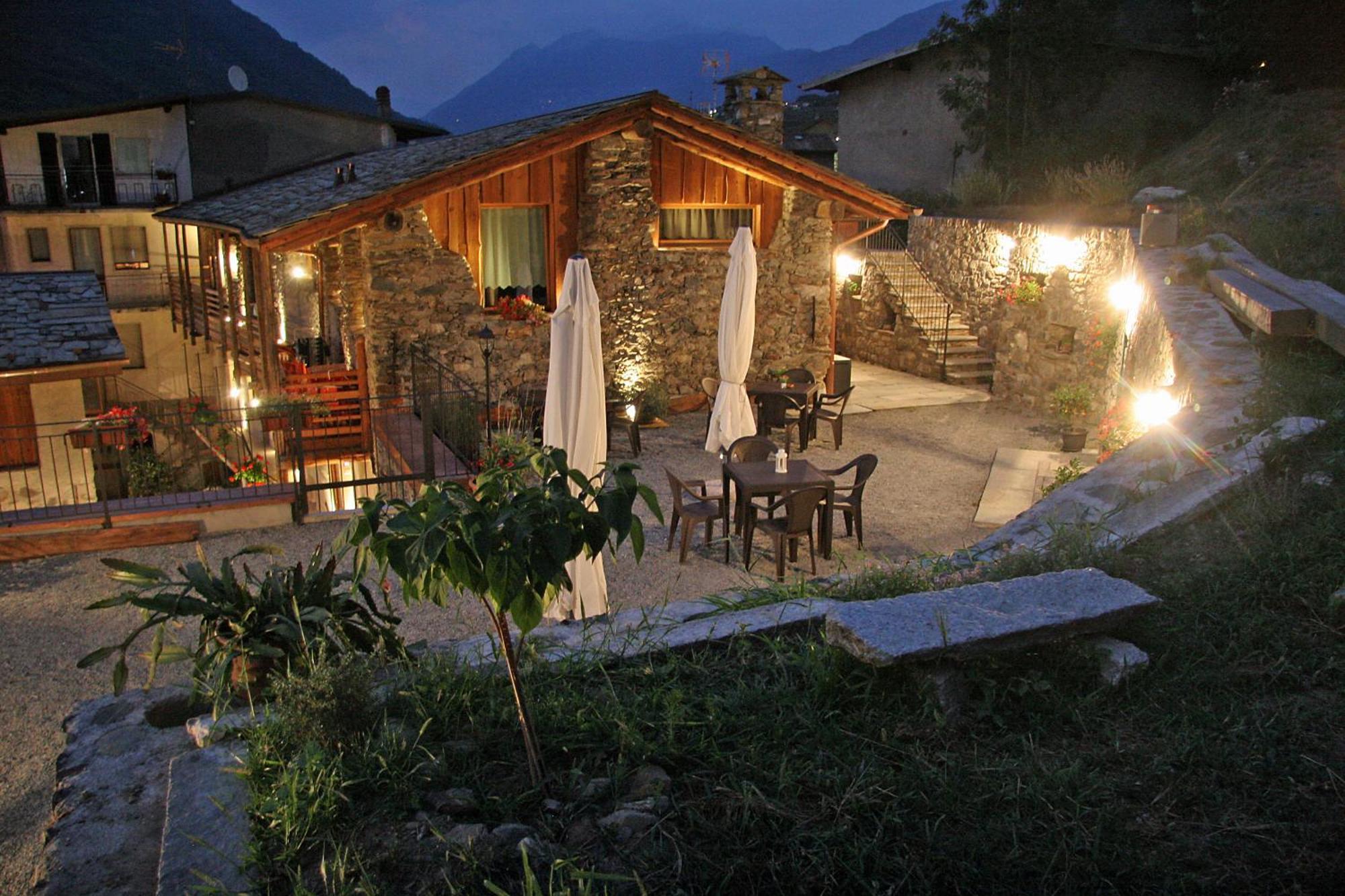 Ostello Del Castello Tirano Kültér fotó