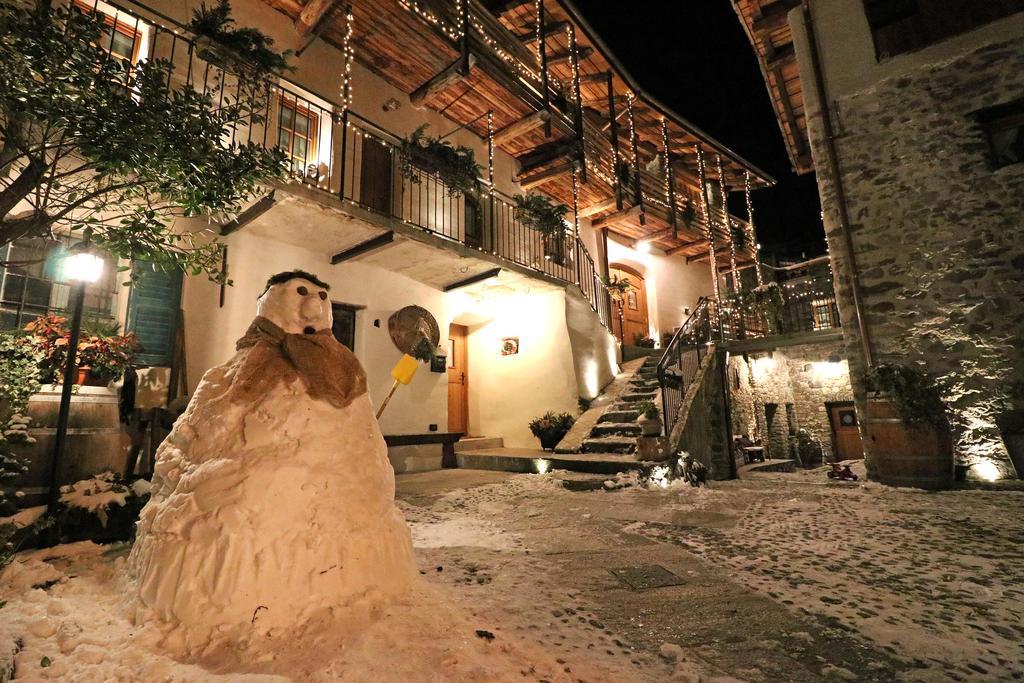 Ostello Del Castello Tirano Kültér fotó
