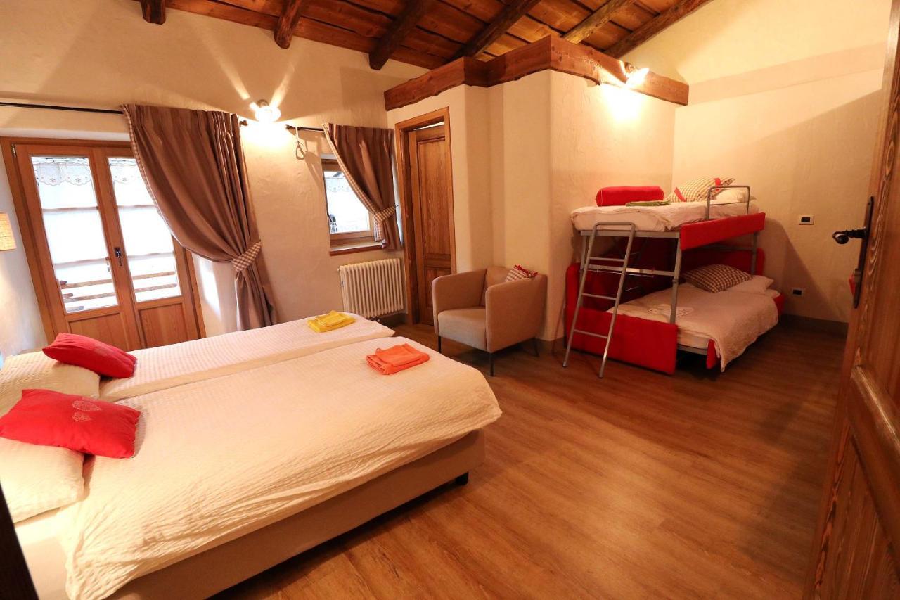 Ostello Del Castello Tirano Kültér fotó