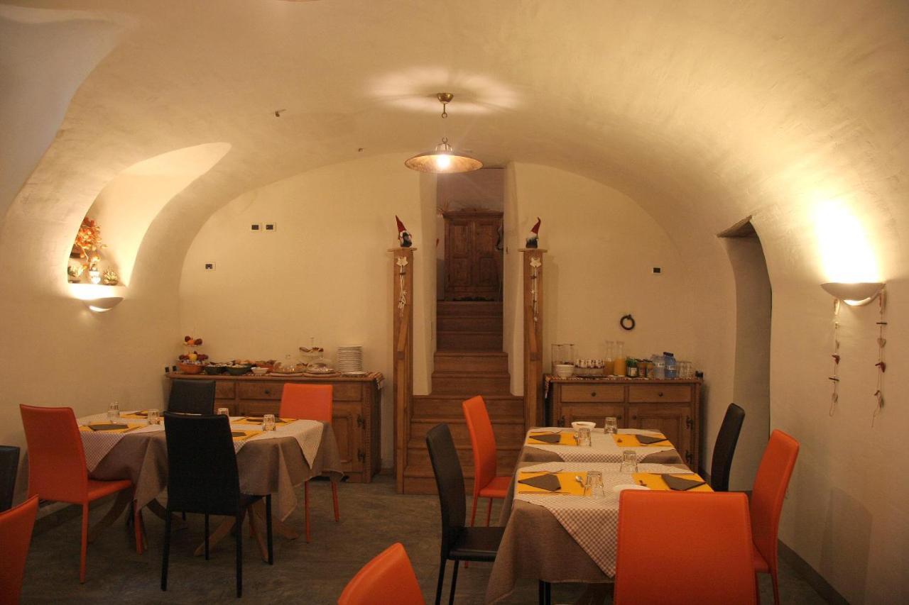 Ostello Del Castello Tirano Kültér fotó