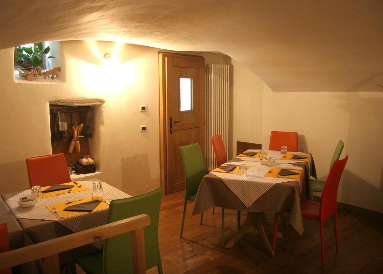 Ostello Del Castello Tirano Kültér fotó