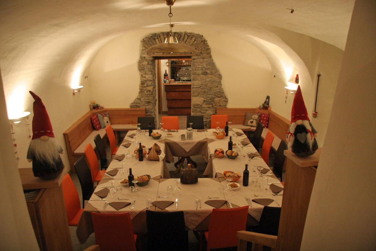 Ostello Del Castello Tirano Kültér fotó